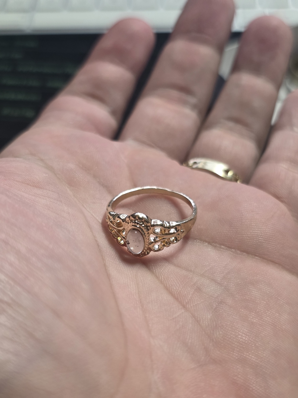Delicate Gold Filigree Oval Stone Ring